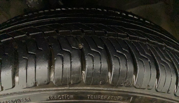 2014 Honda Brio S MT, Petrol, Manual, 34,076 km, Left Front Tyre Tread
