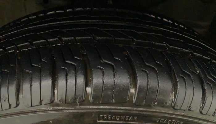 2014 Honda Brio S MT, Petrol, Manual, 34,076 km, Right Front Tyre Tread