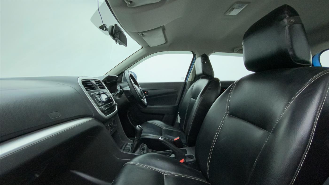 2016 Maruti Vitara Brezza VDI, Diesel, Manual, 76,077 km, Right Side Front Door Cabin