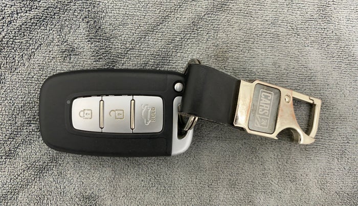 2015 Hyundai New Elantra SX 1.8 MT, Petrol, Manual, 93,946 km, Key Close Up