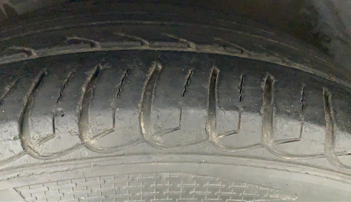 2015 Hyundai New Elantra SX 1.8 MT, Petrol, Manual, 93,946 km, Left Rear Tyre Tread