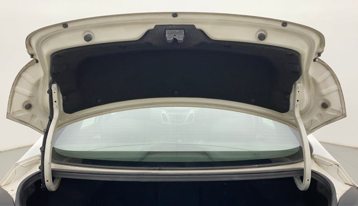 2015 Hyundai New Elantra SX 1.8 MT, Petrol, Manual, 93,946 km, Boot Door Open