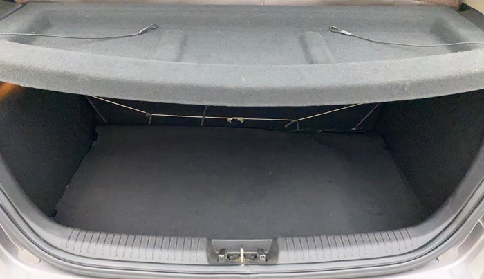 2012 Hyundai i20 MAGNA 1.2, Petrol, Manual, 1,03,881 km, Boot Inside