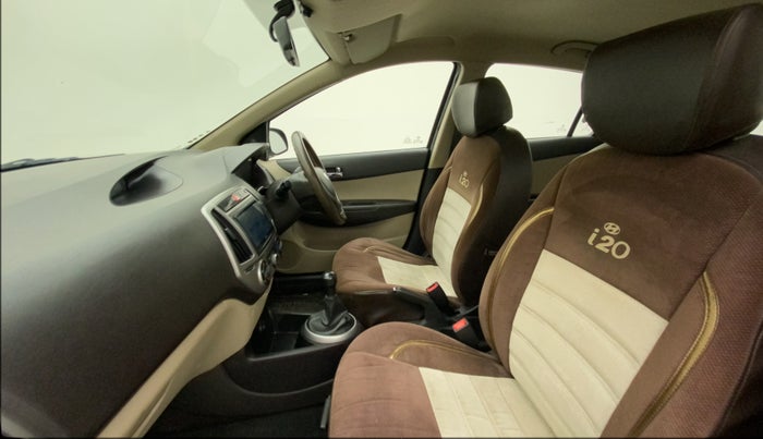 2012 Hyundai i20 MAGNA 1.2, Petrol, Manual, 1,03,881 km, Right Side Front Door Cabin