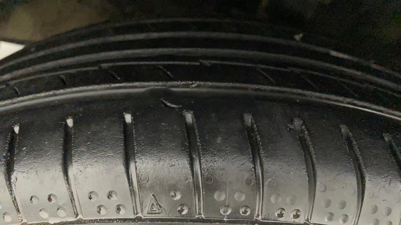2012 Hyundai i20 MAGNA 1.2, Petrol, Manual, 1,03,881 km, Left Front Tyre Tread