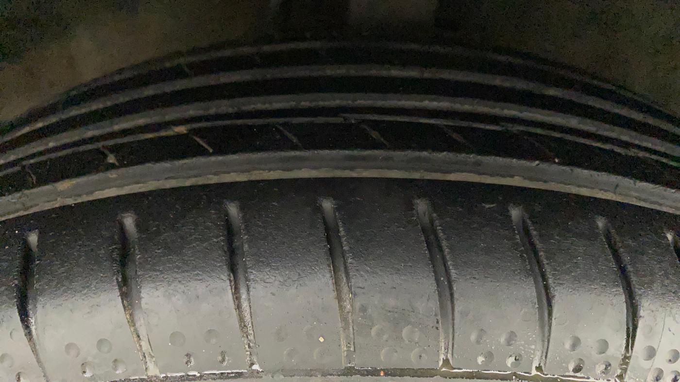 2012 Hyundai i20 MAGNA 1.2, Petrol, Manual, 1,03,881 km, Right Front Tyre Tread