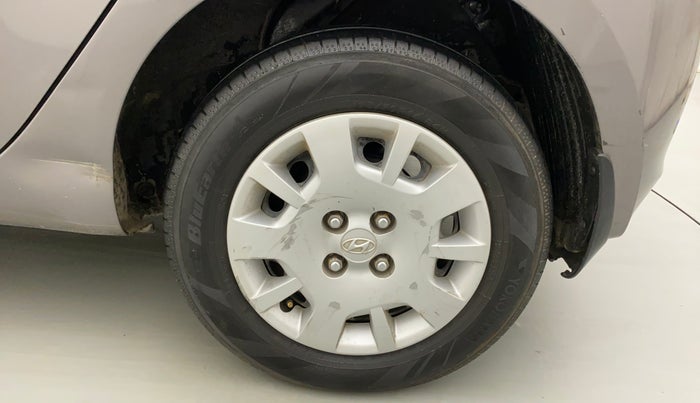 2012 Hyundai i20 MAGNA 1.2, Petrol, Manual, 1,03,881 km, Left Rear Wheel
