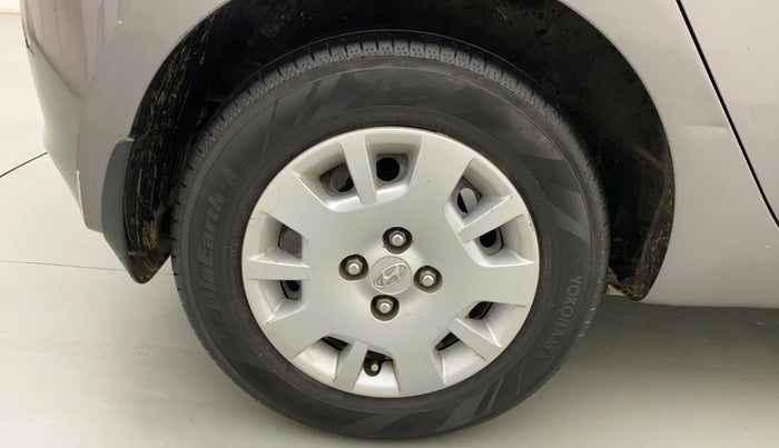 2012 Hyundai i20 MAGNA 1.2, Petrol, Manual, 1,03,881 km, Right Rear Wheel