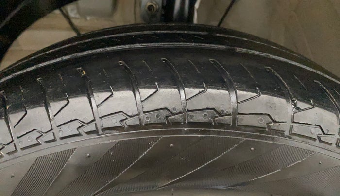 2023 Maruti Dzire VXI AMT, Petrol, Automatic, 68,546 km, Left Front Tyre Tread