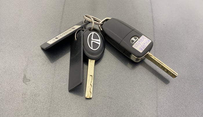 2021 Tata Tiago XZA PLUS PETROL, Petrol, Automatic, 1,065 km, Key Close Up