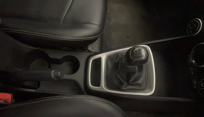 2022 Hyundai VENUE S+ 1.2, CNG, Manual, 56,314 km, Gear Lever