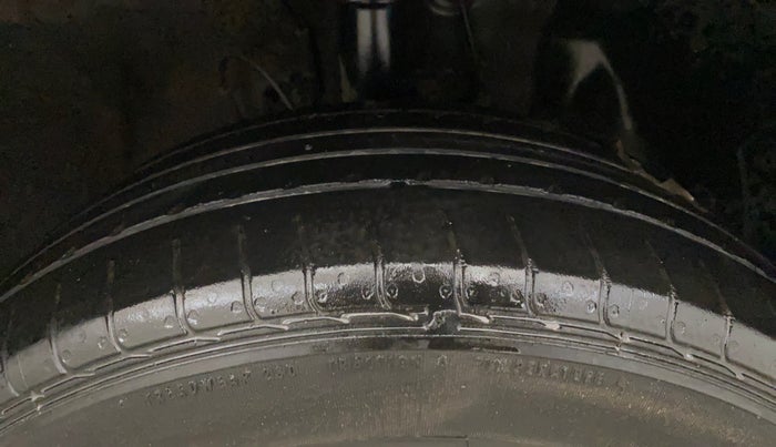 2022 Hyundai VENUE S+ 1.2, CNG, Manual, 56,314 km, Right Front Tyre Tread