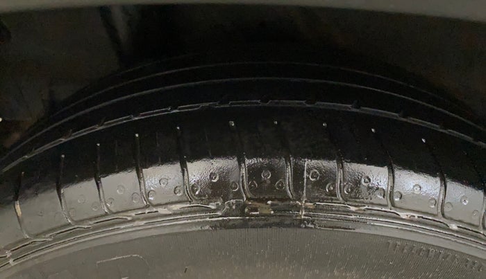 2022 Hyundai VENUE S+ 1.2, CNG, Manual, 56,314 km, Right Rear Tyre Tread