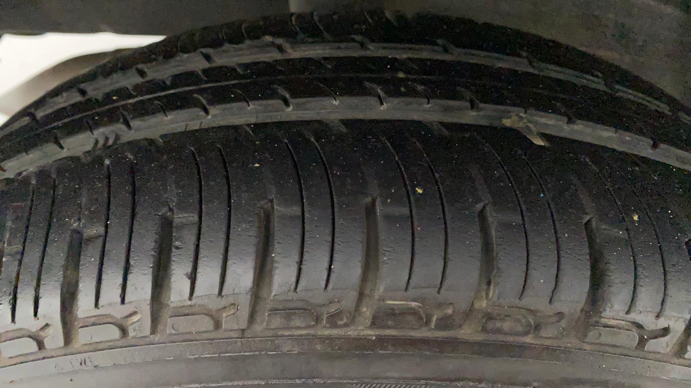 2014 Toyota Etios Liva D 4D GD, Diesel, Manual, 76,975 km, Right Rear Tyre Tread