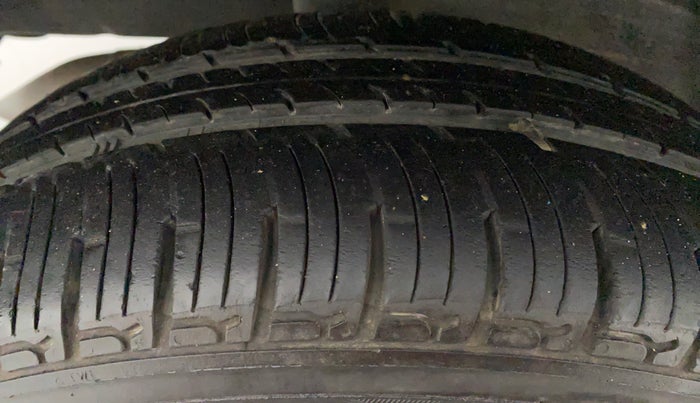 2014 Toyota Etios Liva D 4D GD, Diesel, Manual, 76,975 km, Right Rear Tyre Tread