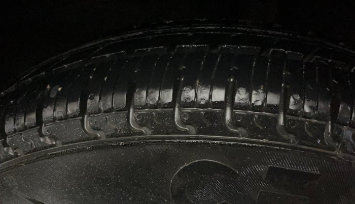 2016 Renault Kwid RXT 0.8, Petrol, Manual, 63,083 km, Left Rear Tyre Tread