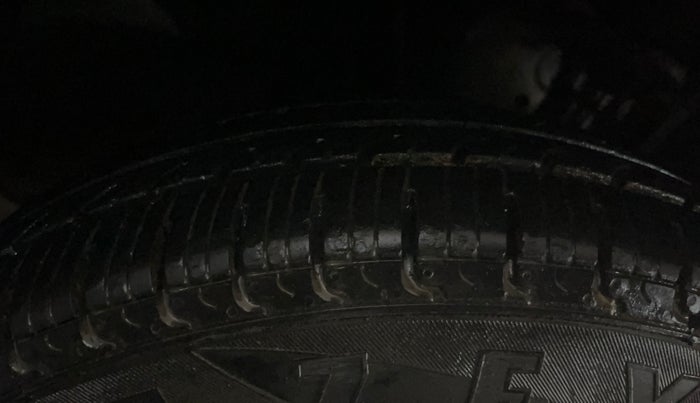 2016 Renault Kwid RXT 0.8, Petrol, Manual, 63,083 km, Right Front Tyre Tread