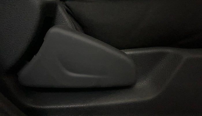 2016 Renault Kwid RXT 0.8, Petrol, Manual, 63,083 km, Driver Side Adjustment Panel