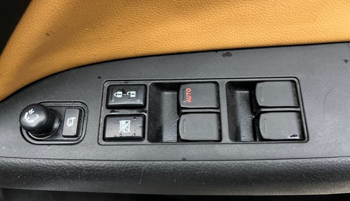 2023 Maruti BREZZA VXI SMART HYBRID, Petrol, Manual, 29,177 km, Driver Side Door Panels Control