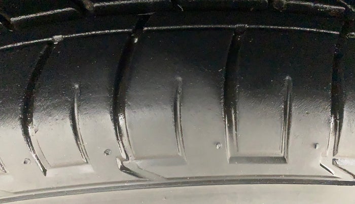 2023 Mahindra XUV300 W6 1.2 PETROL AMT, Petrol, Automatic, 15,464 km, Left Front Tyre Tread