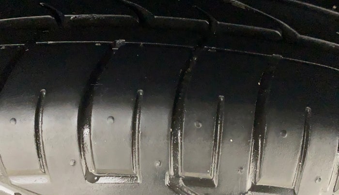 2023 Mahindra XUV300 W6 1.2 PETROL AMT, Petrol, Automatic, 15,464 km, Left Rear Tyre Tread