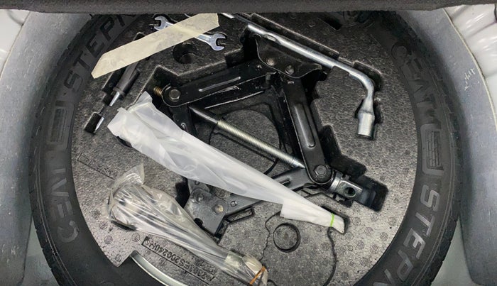 2023 Mahindra XUV300 W6 1.2 PETROL AMT, Petrol, Automatic, 15,464 km, Spare Tyre