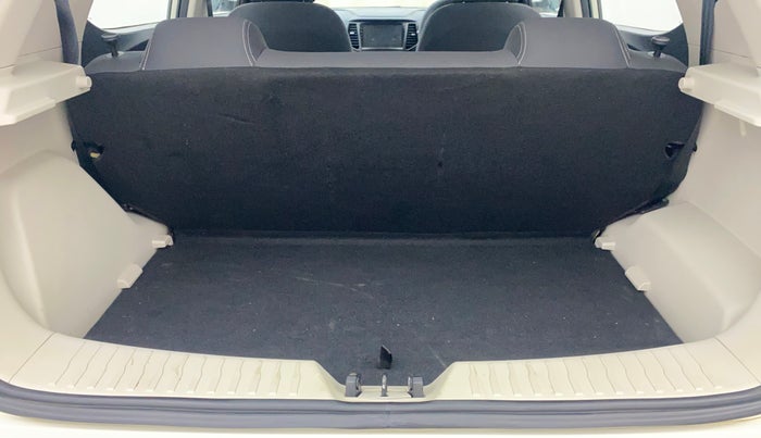 2023 Mahindra XUV300 W6 1.2 PETROL AMT, Petrol, Automatic, 15,464 km, Boot Inside