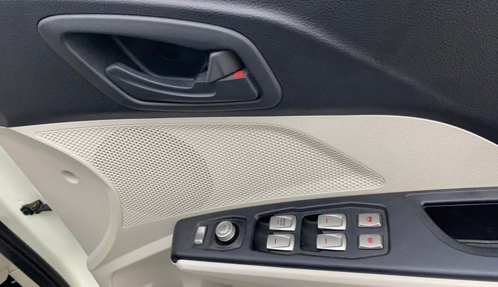 2023 Mahindra XUV300 W6 1.2 PETROL AMT, Petrol, Automatic, 15,464 km, Driver Side Door Panels Control