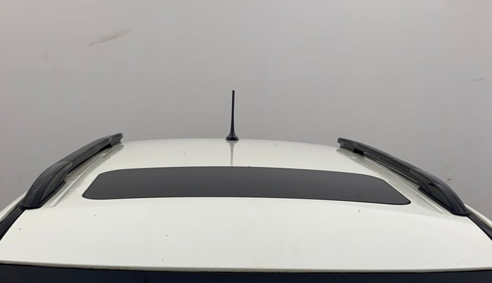 2023 Mahindra XUV300 W6 1.2 PETROL AMT, Petrol, Automatic, 15,464 km, Moonroof/ Sunroof