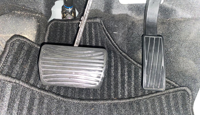 2023 Mahindra XUV300 W6 1.2 PETROL AMT, Petrol, Automatic, 15,464 km, Pedals