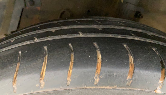 2014 Maruti Swift VDI, Diesel, Manual, 83,829 km, Left Front Tyre Tread