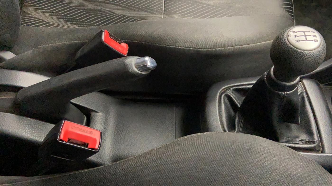 2014 Maruti Swift VXI D, Petrol, Manual, 65,564 km, Gear Lever