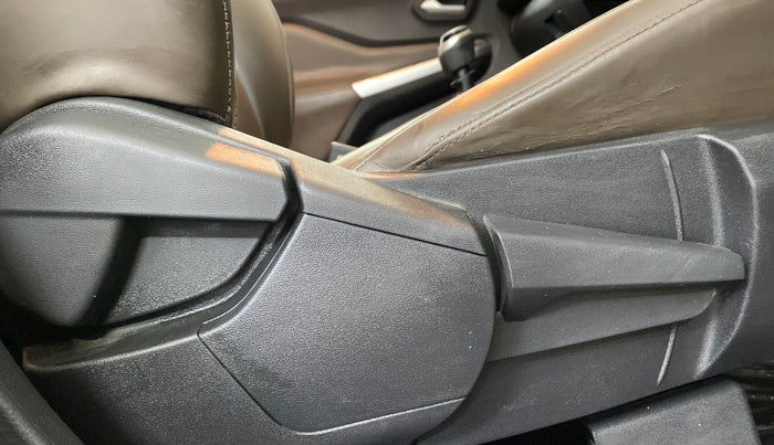 2022 Nissan MAGNITE XV MT, Petrol, Manual, 71,978 km, Driver Side Adjustment Panel