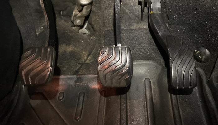 2022 Nissan MAGNITE XV MT, Petrol, Manual, 71,978 km, Pedals