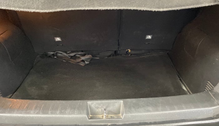 2022 Nissan MAGNITE XV MT, Petrol, Manual, 71,978 km, Boot Inside