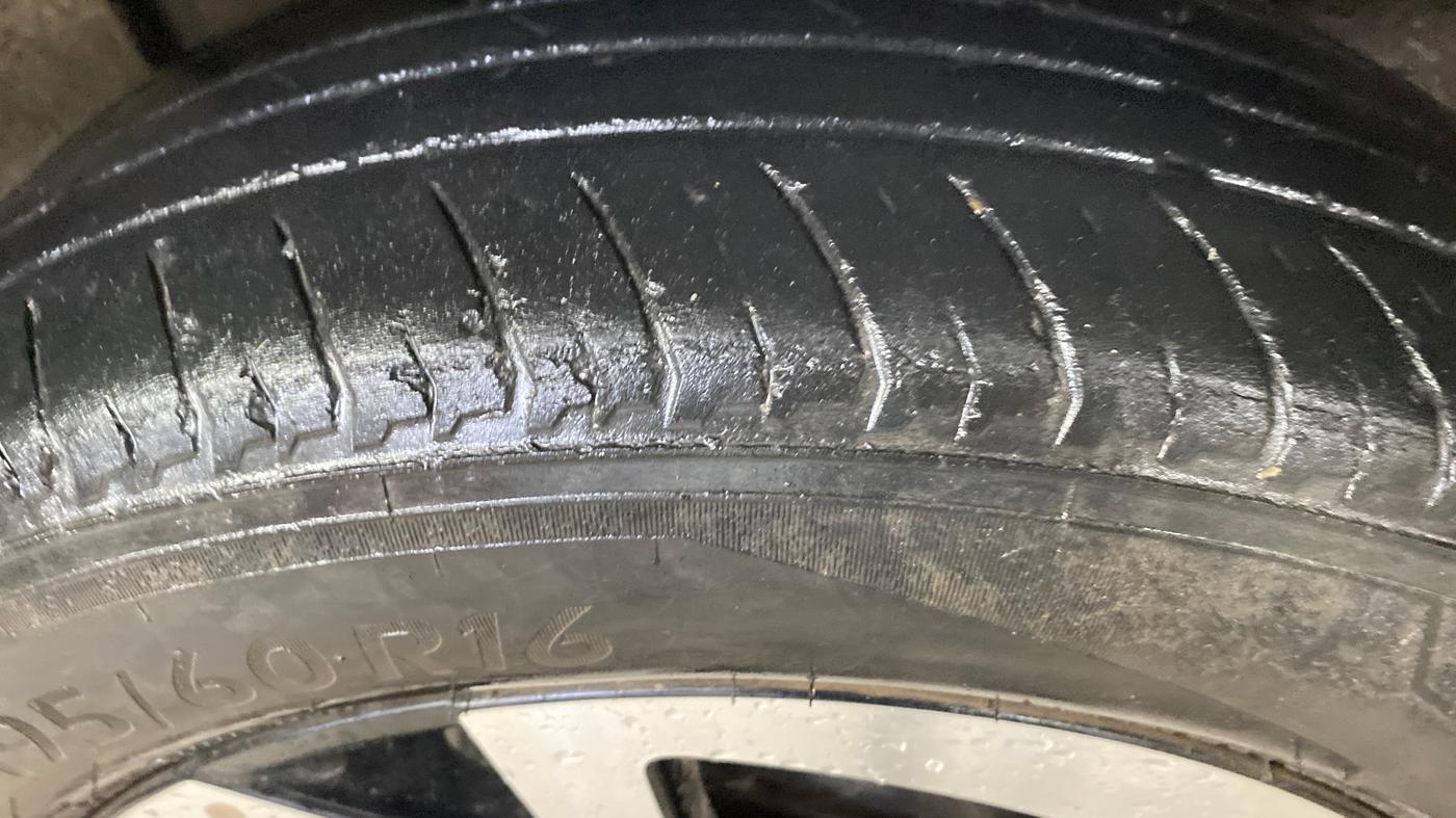 2022 Nissan MAGNITE XV MT, Petrol, Manual, 72,028 km, Right Rear Tyre Tread