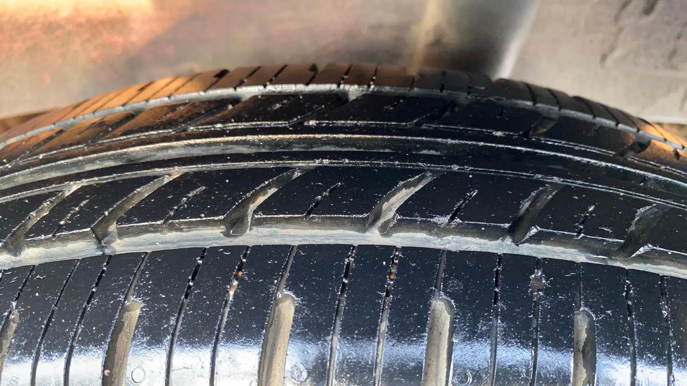 2019 Renault Kwid RXT 1.0 AMT (O), Petrol, Automatic, 95,870 km, Left Rear Tyre Tread