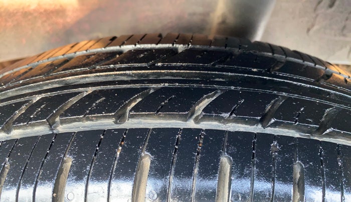 2019 Renault Kwid RXT 1.0 AMT (O), Petrol, Automatic, 95,870 km, Left Rear Tyre Tread