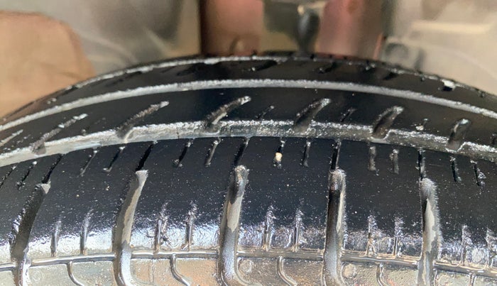 2019 Renault Kwid RXT 1.0 AMT (O), Petrol, Automatic, 95,870 km, Right Front Tyre Tread