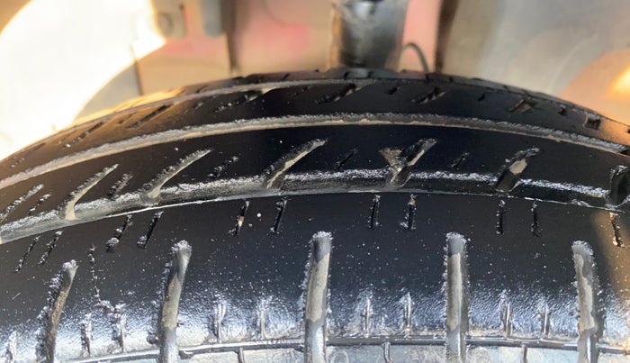 2019 Renault Kwid RXT 1.0 AMT (O), Petrol, Automatic, 95,870 km, Left Front Tyre Tread