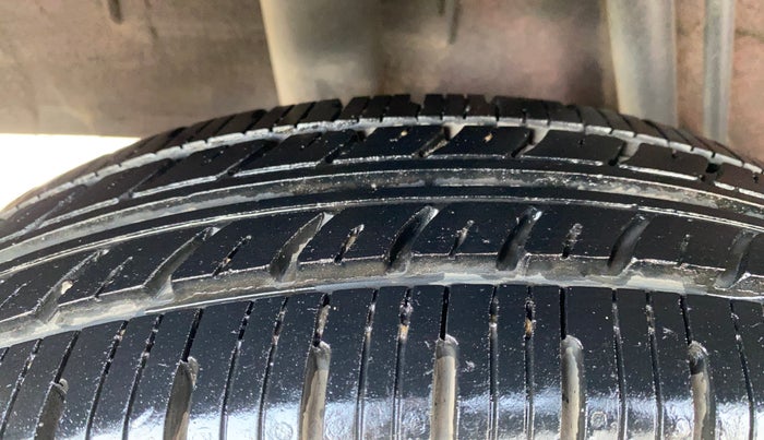 2019 Renault Kwid RXT 1.0 AMT (O), Petrol, Automatic, 95,870 km, Right Rear Tyre Tread