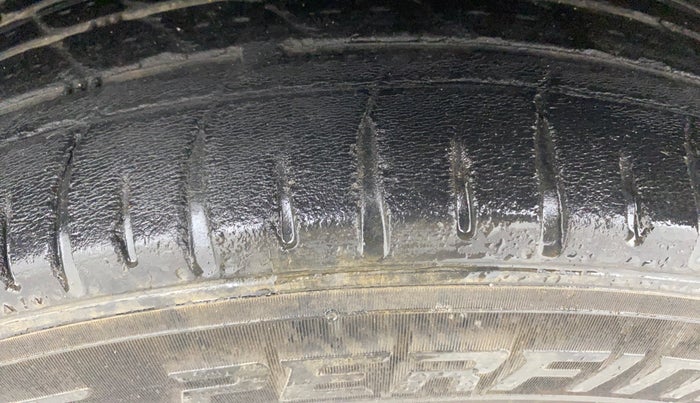 2014 Ford Ecosport AMBIENTE 1.5L DIESEL, Diesel, Manual, 1,17,219 km, Left Front Tyre Tread