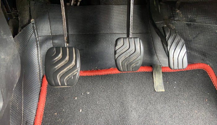 2021 Renault Kwid RXT 1.0 (O), Petrol, Manual, 79,393 km, Pedals