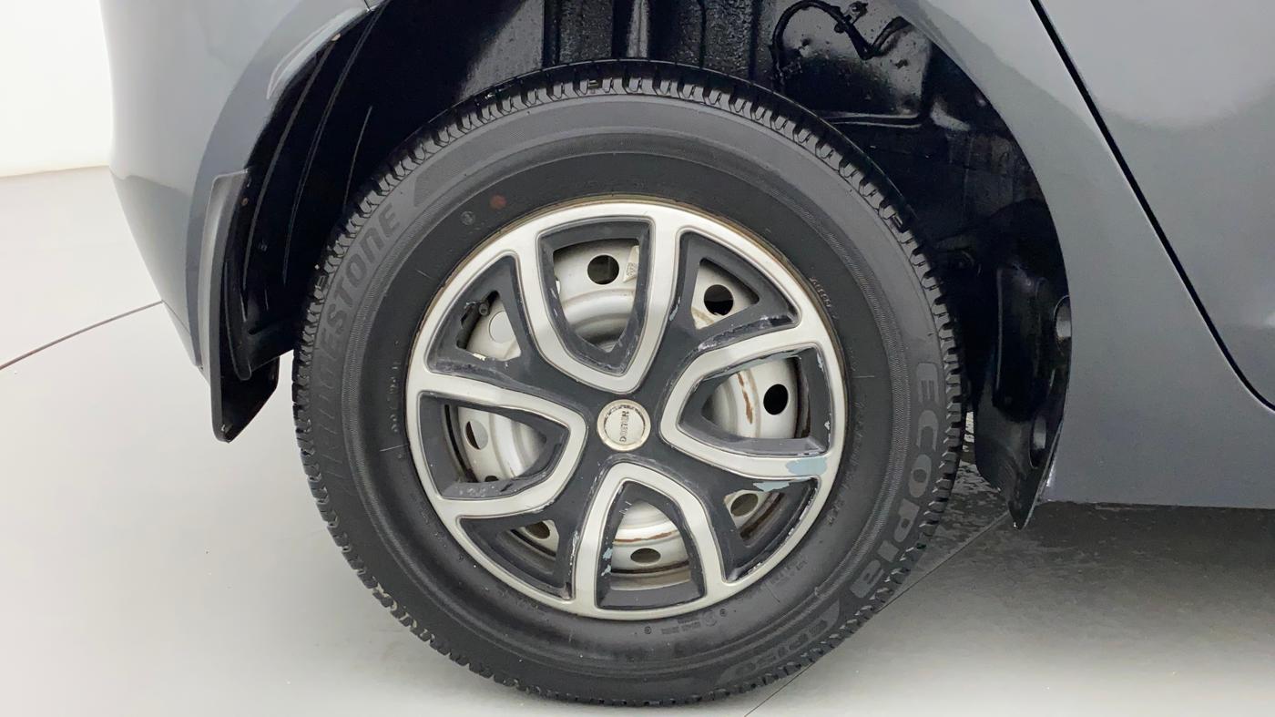 2020 Tata ALTROZ XM PLUS DIESEL, Diesel, Manual, 29,900 km, Right Rear Wheel