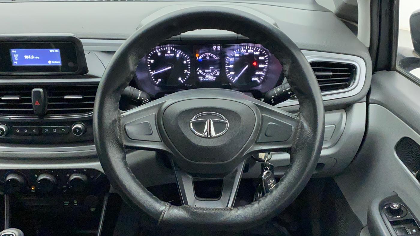 2020 Tata ALTROZ XM PLUS DIESEL, Diesel, Manual, 29,900 km, Steering Wheel Close Up