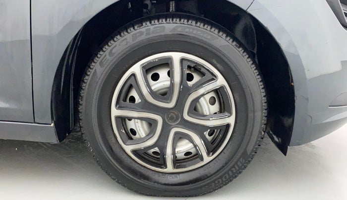 2020 Tata ALTROZ XM PLUS DIESEL, Diesel, Manual, 29,900 km, Right Front Wheel