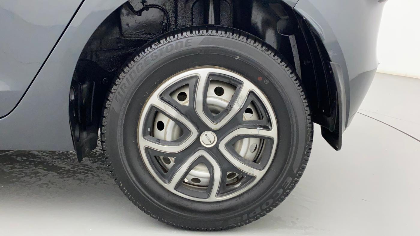 2020 Tata ALTROZ XM PLUS DIESEL, Diesel, Manual, 29,900 km, Left Rear Wheel