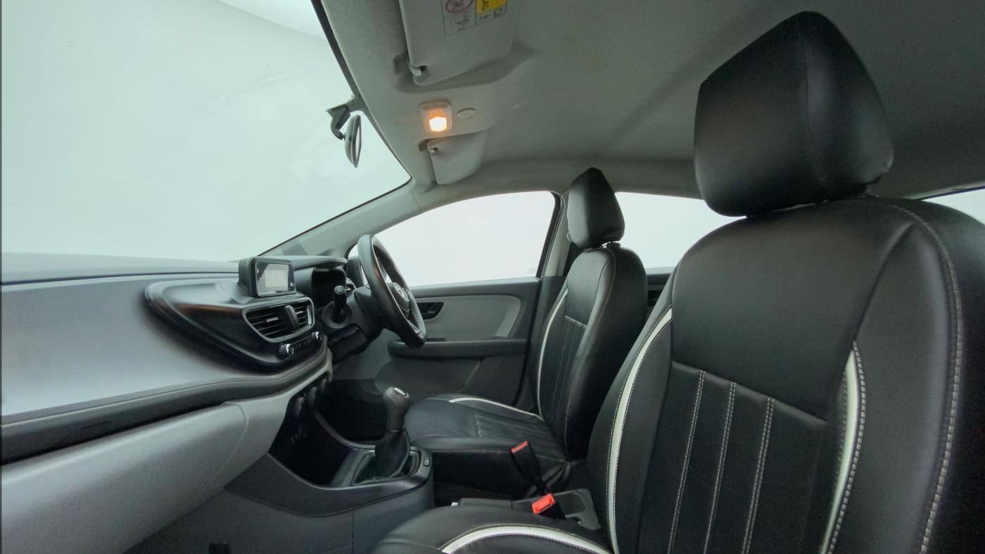 2020 Tata ALTROZ XM PLUS DIESEL, Diesel, Manual, 29,900 km, Right Side Front Door Cabin