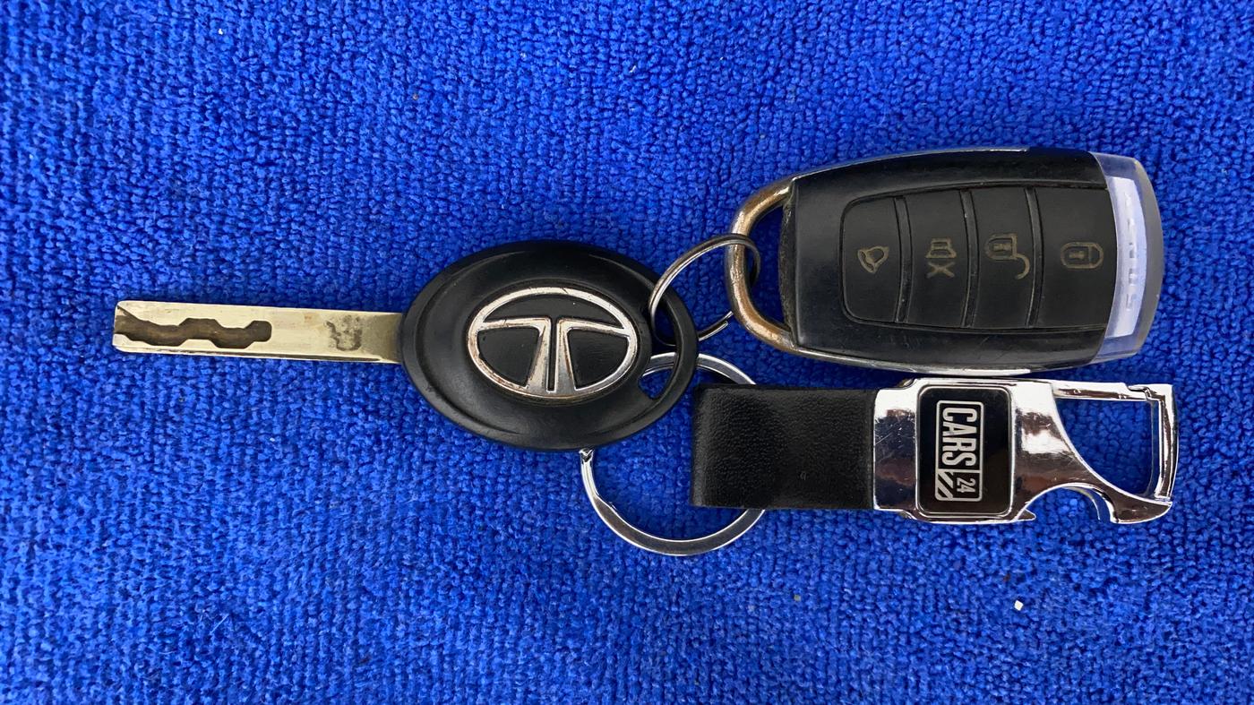 2020 Tata ALTROZ XM PLUS DIESEL, Diesel, Manual, 29,900 km, Key Close Up