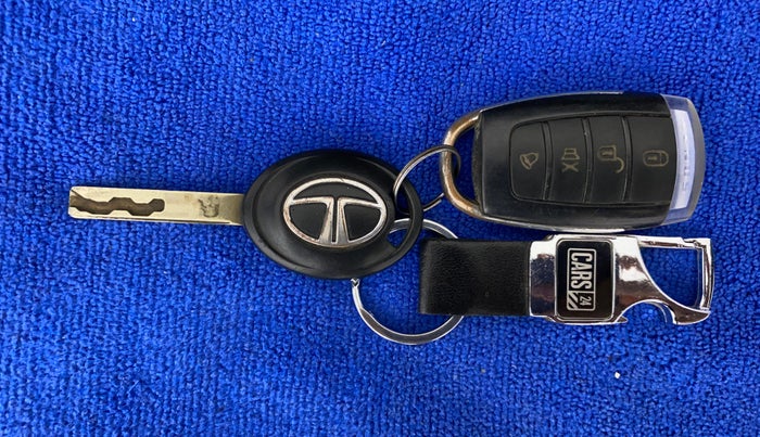2020 Tata ALTROZ XM PLUS DIESEL, Diesel, Manual, 29,900 km, Key Close Up